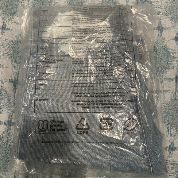 Levi's Women's Classic Blue Straight Jeans - Picture 5 of 6